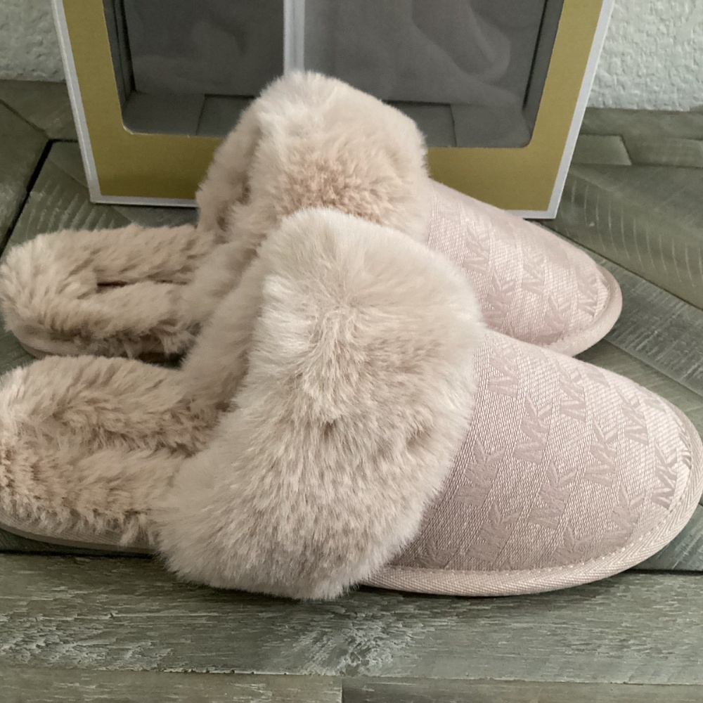 MICHAEL MICHAEL KORS Women's Tula Scuff Slip-On Cozy Slippers, size 10 - Picture 4 of 7